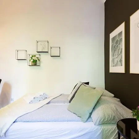 C W/balcony דירה *