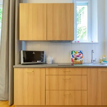 C W/balcony דירה