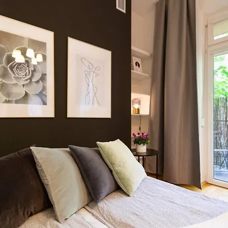 C W/balcony Apartment