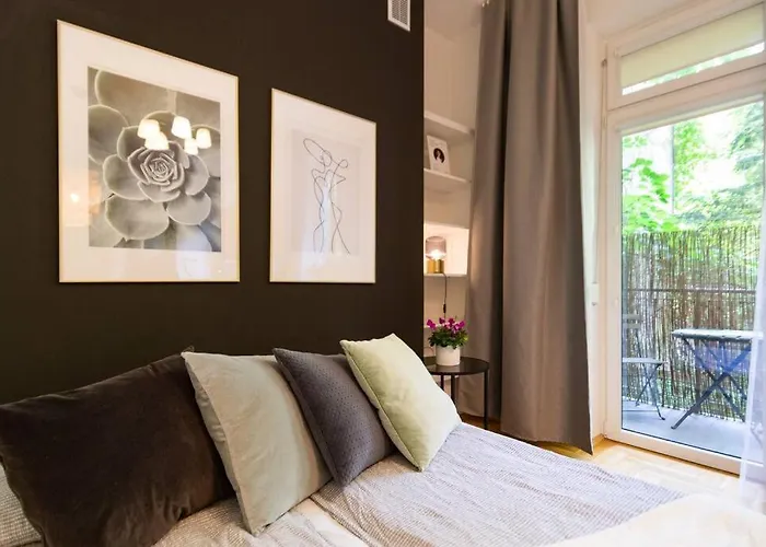 C W/balcony Apartment